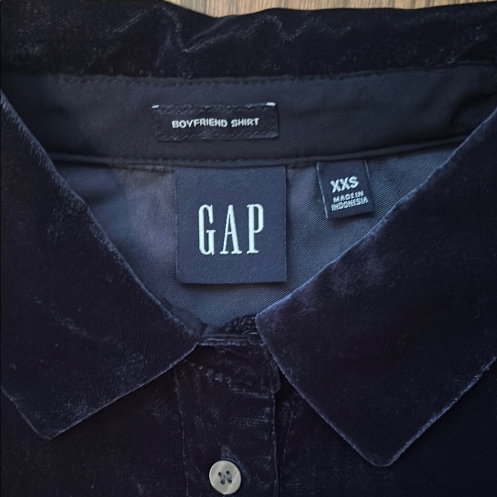 GAP Blue Button Down Shirt - Picture 2 of 4